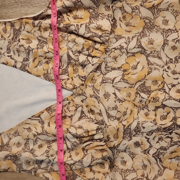 Banana Republic- Floral Sleeveless Blouse - Yellow and Brown. Size 12 - Picture 3 of 6